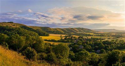 Aussicht über das Dorf Poynings von Devils Dyke zum Chanctonbury Ring,South Downs